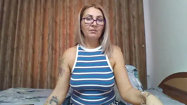 Snapshot of PussyEvely chatting on 12/10/24, 11:11 PussyEvely online show from 12/10/24, 11:11