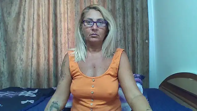 Snapshot of PussyEvely chatting on 09/09/25, 10:59 PussyEvely online show from 09/09/25, 10:59