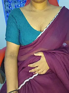 Snapshot of Malluivaniya chatting on 06/21/26, 05:26 Malluivaniya online show from 06/21/26, 05:26