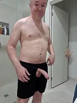 Snapshot of MichOxxford chatting on 10/02/25, 02:02 MichOxxford online show from 10/02/25, 02:02