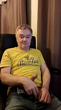 Snapshot of MichOxxford chatting on 10/16/25, 12:17 MichOxxford online show from 10/16/25, 12:17