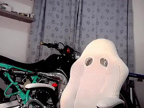 Snapshot of pedropicapi chatting on 10/09/25, 03:04 pedropicapi online show from 10/09/25, 03:04