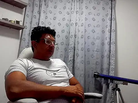 Snapshot of pedropicapi chatting on 10/16/25, 12:11 pedropicapi online show from 10/16/25, 12:11