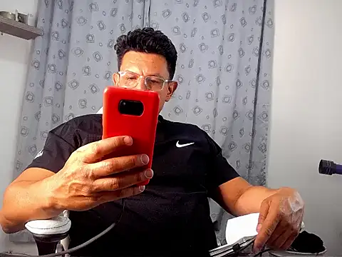 Snapshot of pedropicapi chatting on 10/28/25, 12:03 pedropicapi online show from 10/28/25, 12:03