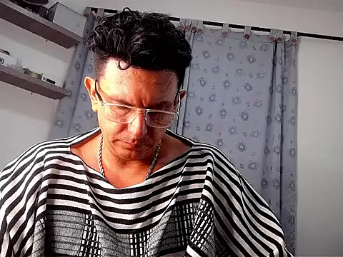 Snapshot of pedropicapi chatting on 11/21/25, 12:32 pedropicapi online show from 11/21/25, 12:32