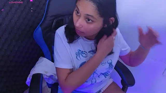 Cuteprincess21 online show from 02/18/26, 01:45