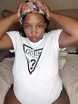 Snapshot of makaviwe chatting on 01/21/25, 04:27 makaviwe online show from 01/21/25, 04:27