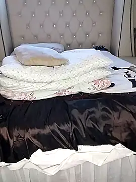 Snapshot of makaviwe chatting on 02/12/25, 06:19 makaviwe online show from 02/12/25, 06:19