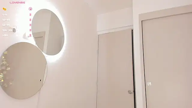 Snapshot of mia_yourmommy chatting on 03/17/25, 02:41 mia yourmommy online show from 03/17/25, 02:41