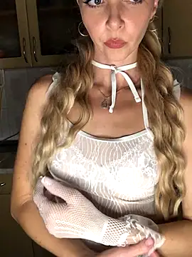 Snapshot of Kristina03 chatting on 11/01/25, 10:23 Kristina03 online show from 11/01/25, 10:23