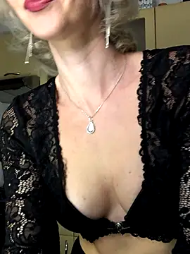 Snapshot of Kristina03 chatting on 11/20/25, 09:36 Kristina03 online show from 11/20/25, 09:36