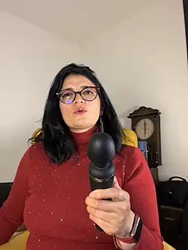 Snapshot of adriana71 chatting on 06/13/26, 03:59 adriana71 online show from 06/13/26, 03:59