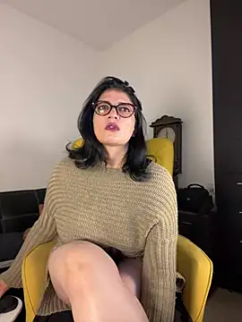Snapshot of adriana71 chatting on 06/25/26, 03:28 adriana71 online show from 06/25/26, 03:28