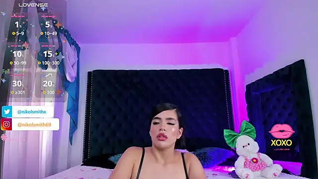 nikolsmithh online show from 10/28/25, 06:32