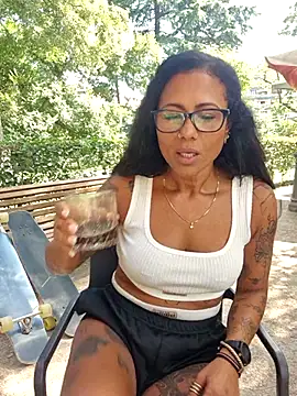 Snapshot of Allana_Squirt chatting on 09/09/25, 11:10 Allana Squirt online show from 09/09/25, 11:10