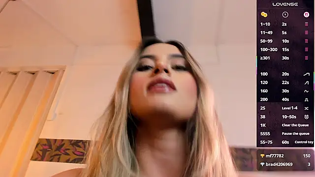 Snapshot of KiaraCarter chatting on 11/20/25, 08:41 KiaraCarter online show from 11/20/25, 08:41