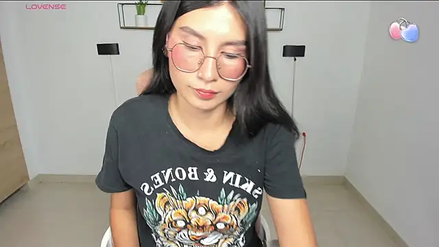 emily villamil online show from 07/10/26, 09:39