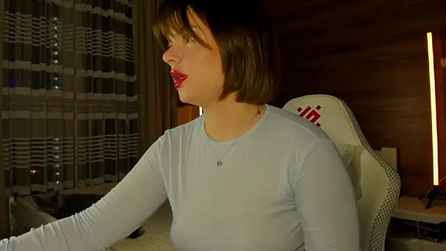 Elizabeth Hottie  online show from 05/18/26, 11:21