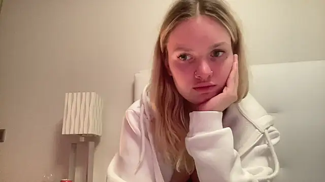 Snapshot of mariemelissah chatting on 12/19/24, 12:01 mariemelissah online show from 12/19/24, 12:01