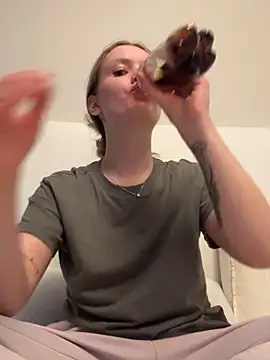 Snapshot of mariemelissah chatting on 03/12/25, 06:11 mariemelissah online show from 03/12/25, 06:11