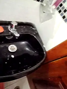 Alexisllanos online show from 12/21/25, 05:03