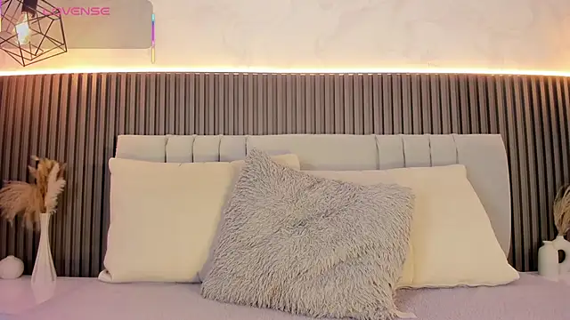 SHANONCLARK online show from 10/12/25, 06:18