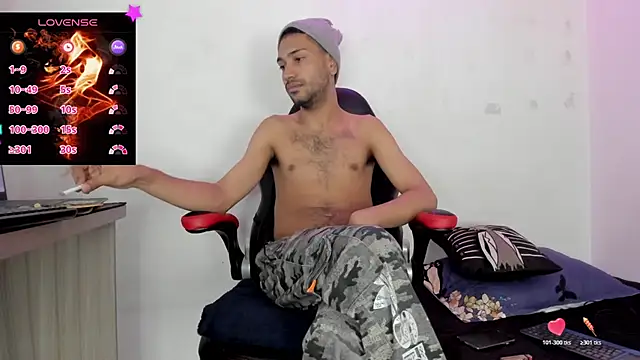 Snapshot of Aron_Baylor chatting on 12/05/25, 04:54 Aron Baylor online show from 12/05/25, 04:54