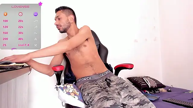 Snapshot of Aron_Baylor chatting on 12/14/25, 06:01 Aron Baylor online show from 12/14/25, 06:01