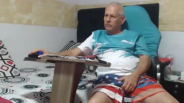 VALENTINO1983  online show from 10/07/25, 02:42