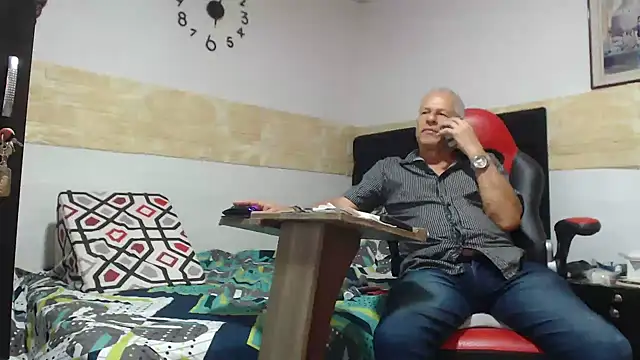 VALENTINO1983  online show from 11/13/25, 11:03