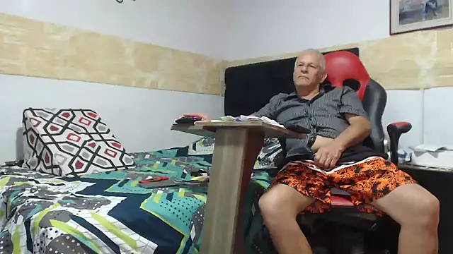 VALENTINO1983  online show from 11/15/25, 07:05