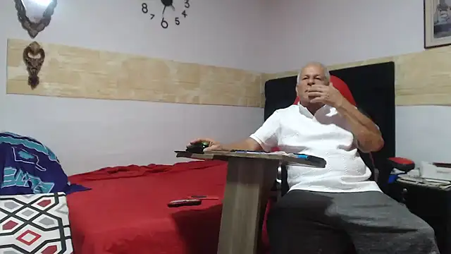 VALENTINO1983  online show from 02/12/26, 09:32