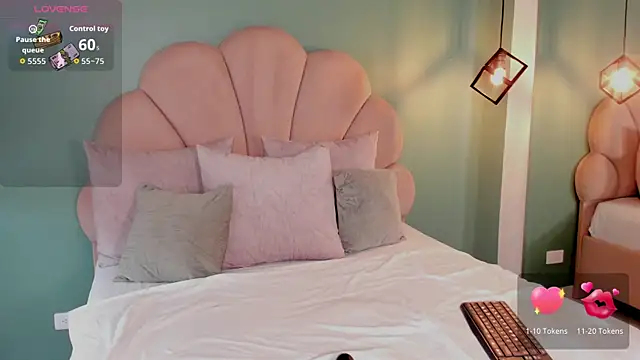 Snapshot of bhritany_brow chatting on 10/25/25, 07:52 bhritany brow online show from 10/25/25, 07:52