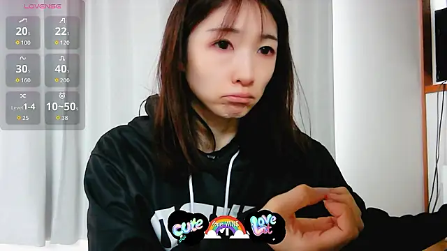 Snapshot of Love_me_Eri_ chatting on 11/10/25, 01:04 Love me Eri online show from 11/10/25, 01:04