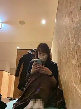 Snapshot of Love_me_Eri_ chatting on 12/14/25, 10:20 Love me Eri online show from 12/14/25, 10:20