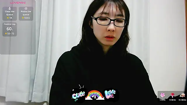 Snapshot of Love_me_Eri_ chatting on 12/20/25, 07:37 Love me Eri online show from 12/20/25, 07:37