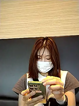 Snapshot of Love_me_Eri_ chatting on 05/11/26, 08:09 Love me Eri online show from 05/11/26, 08:09