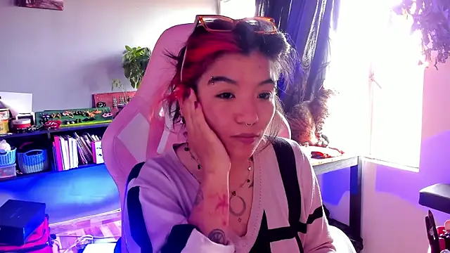 annie walker6 online show from 12/18/25, 06:58