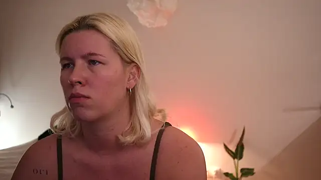 moonamii online show from 12/09/24, 06:14