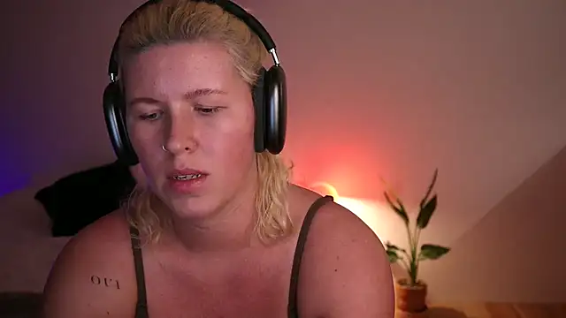 moonamii online show from 01/16/25, 08:46