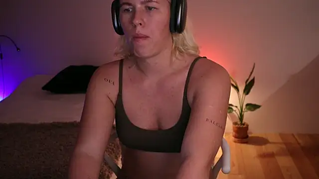 moonamii online show from 01/22/25, 09:54