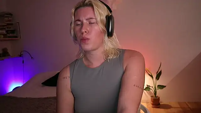 moonamii online show from 01/23/25, 06:24