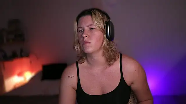 moonamii online show from 03/18/25, 06:04