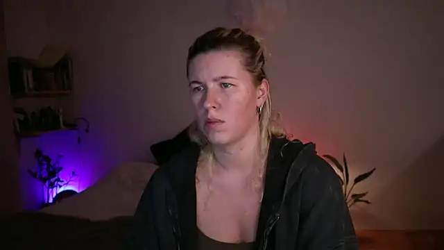 moonamii online show from 09/25/25, 05:49