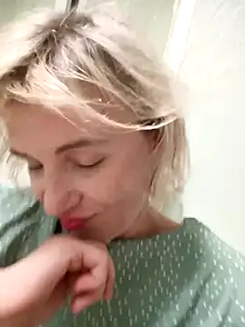 Snapshot of Linda_Gregory chatting on 09/09/25, 01:27 Linda Gregory online show from 09/09/25, 01:27