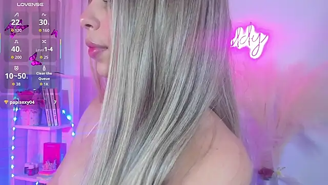 Snapshot of crisbell_lopez chatting on 11/05/25, 12:43 crisbell lopez online show from 11/05/25, 12:43