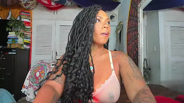 Snapshot of ElizaGrey_ chatting on 10/28/25, 01:58 ElizaGrey online show from 10/28/25, 01:58