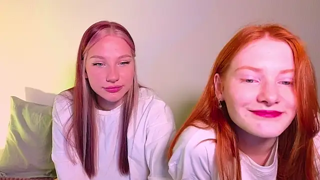 Snapshot of MiaKeler chatting on 12/02/24, 07:16 MiaKeler online show from 12/02/24, 07:16