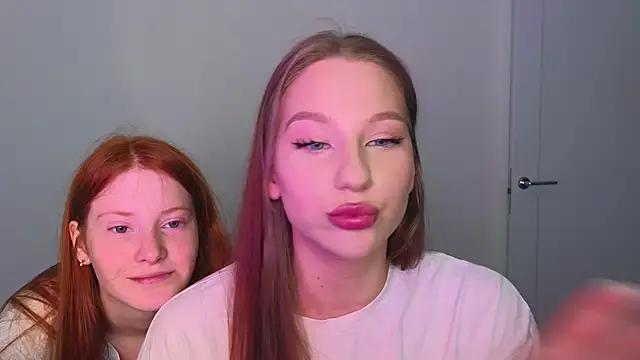 Snapshot of MiaKeler chatting on 02/07/25, 08:42 MiaKeler online show from 02/07/25, 08:42