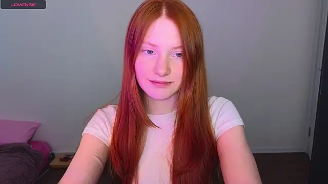 Snapshot of MiaKeler chatting on 02/07/25, 11:45 MiaKeler online show from 02/07/25, 11:45